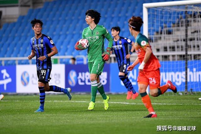 水晶宫历史性登顶欧战：从逆境到荣耀的壮丽篇章